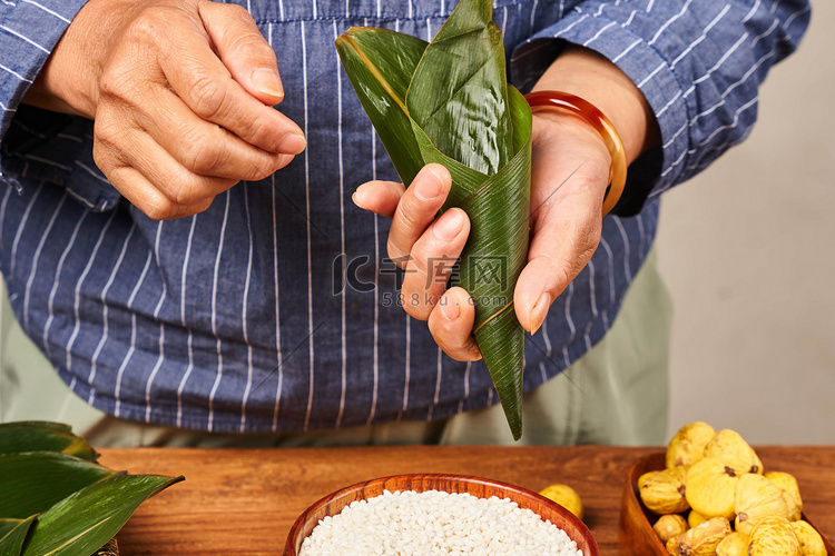 端午端午节粽子裹粽子传统粽子摄