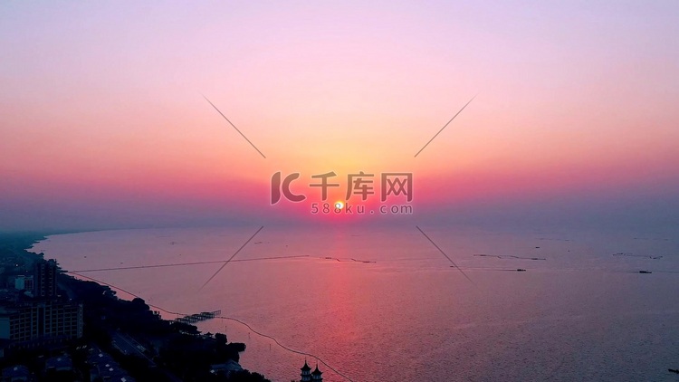 航拍实拍夕阳湖边