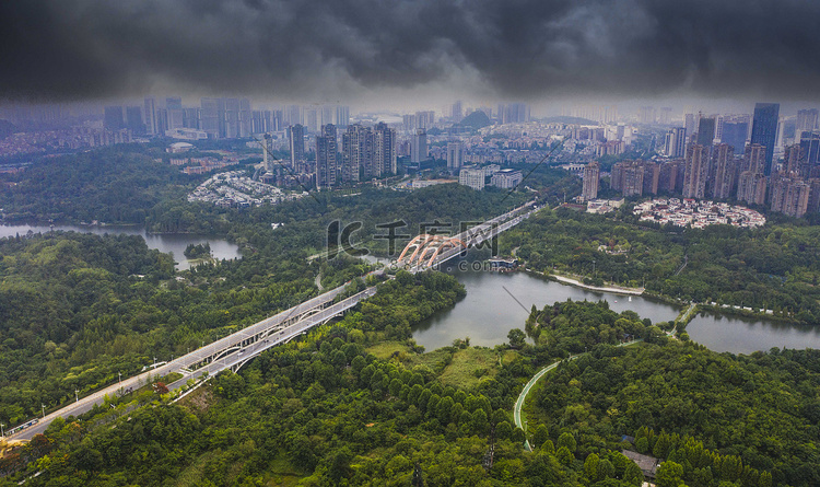 城市建筑暴雨观山大桥观山湖公园