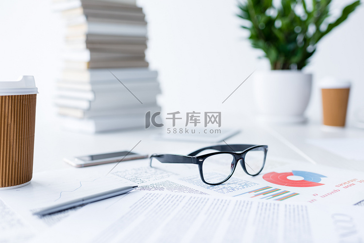 眼镜和业务文档