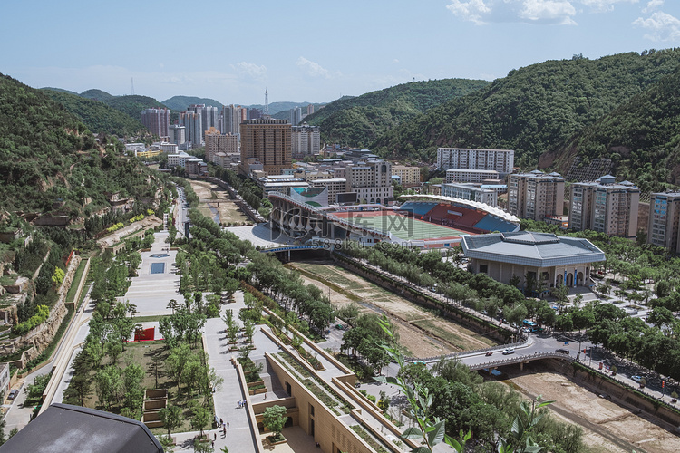 城市白天宝塔山风景全景俯瞰摄影