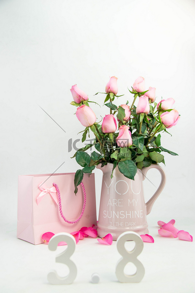 三八节妇女节礼盒玫瑰花