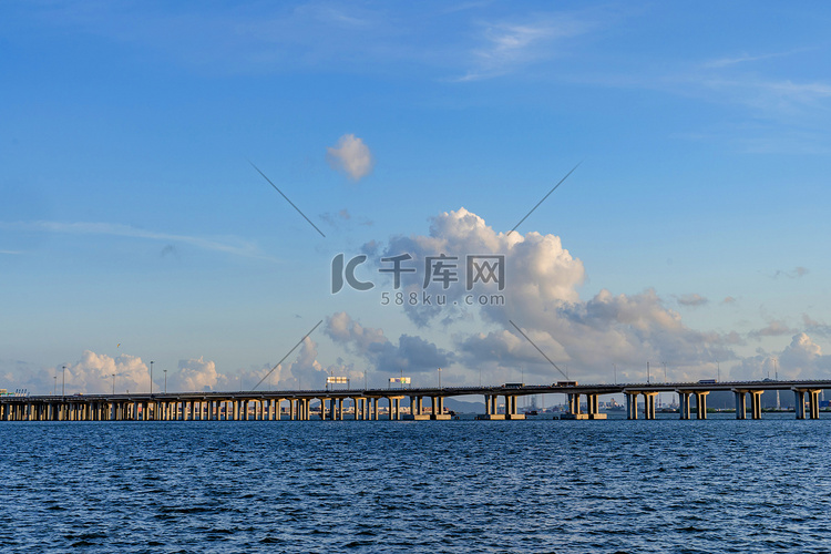 蓝天云朵海景风光沿江高速摄影图