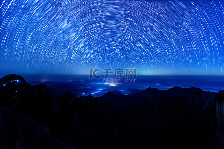 星空夜晚星轨山河背景摄影图配图