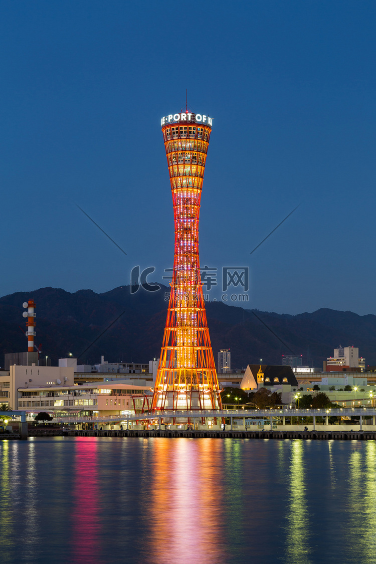 日本神户塔和城市景观， 