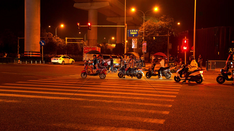 实拍重庆夜晚街头马路上车流