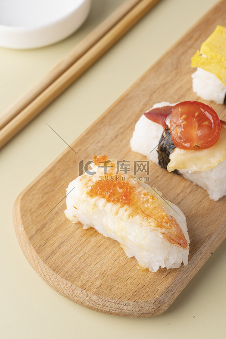 清新美食小吃日式寿司摄影图配图
