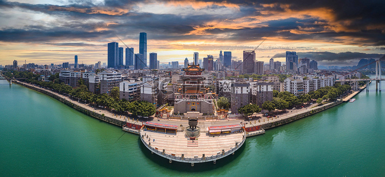 城市晚霞广西柳州西来古寺全景风