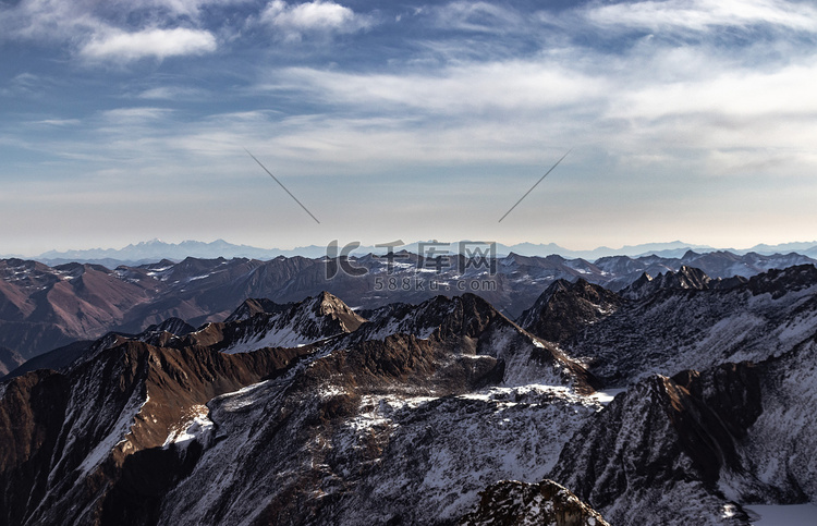 文艺冬天景色雪山