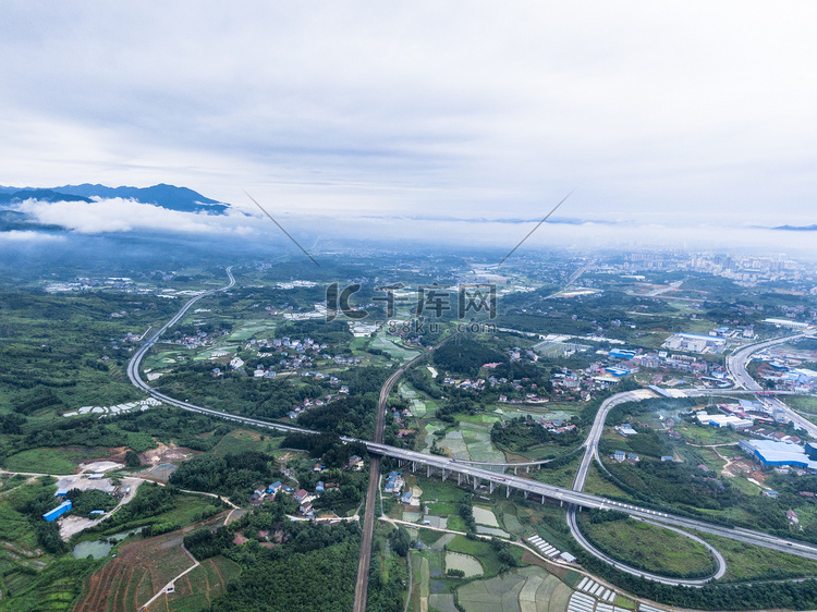 航拍大山公路