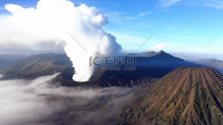 火山活动冒烟高清航拍