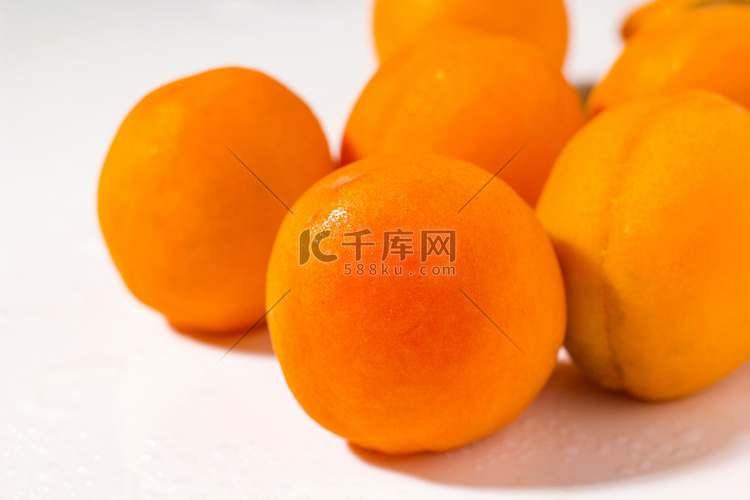 静物水果特写黄杏黄桃杏桃摄影图