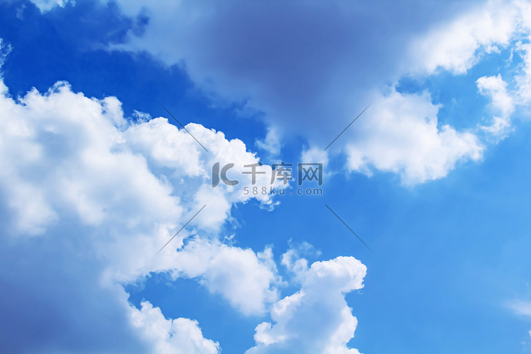 云层晌午蓝天白云蓝天天空摄影图