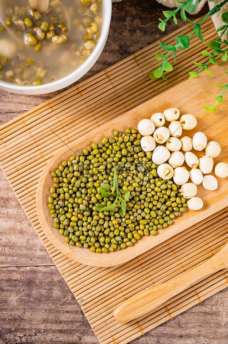 小暑节气食品莲子绿豆汤摄影图配