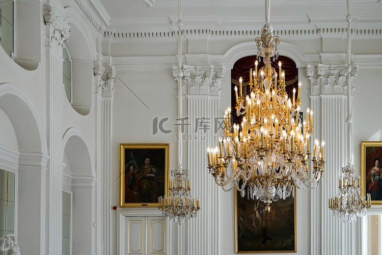 枝形吊灯在华沙维拉诺夫宫