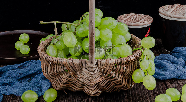 秋天绿色水果白昼一篮子葡萄室内