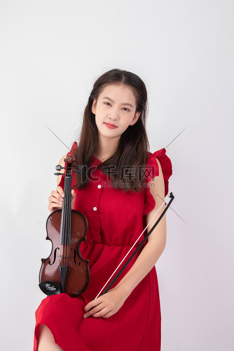 乐器白天美女室内演奏小提琴摄影