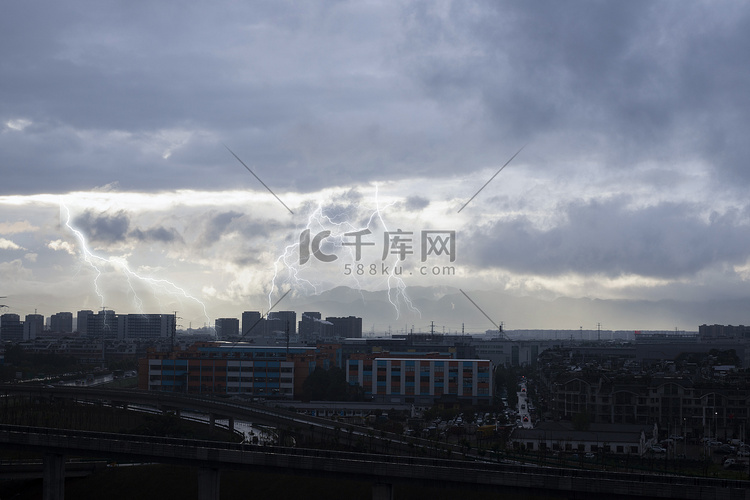 雷雨天气白天打雷闪电室外风景实