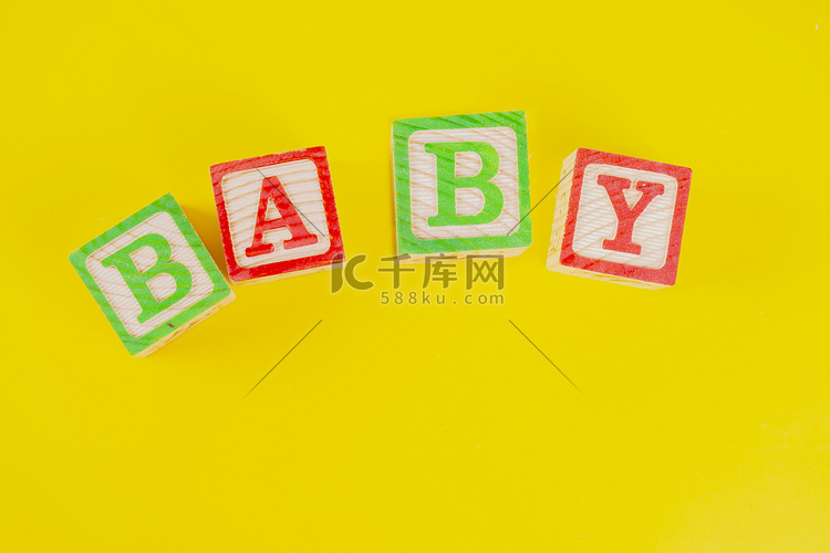 baby宝贝英文立体字母摄影图配图