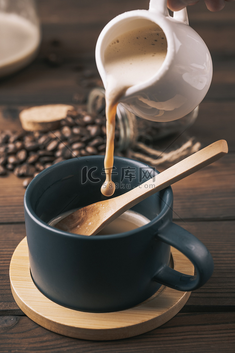 回味咖啡饮品解困特写摄影图配图
