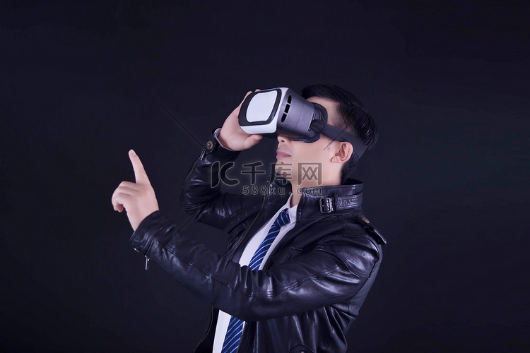 人像VR虚拟体验眼镜摄影图配图