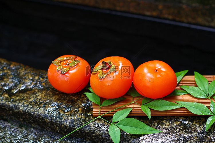 水果秋季柿子红色柿子树叶摄影图