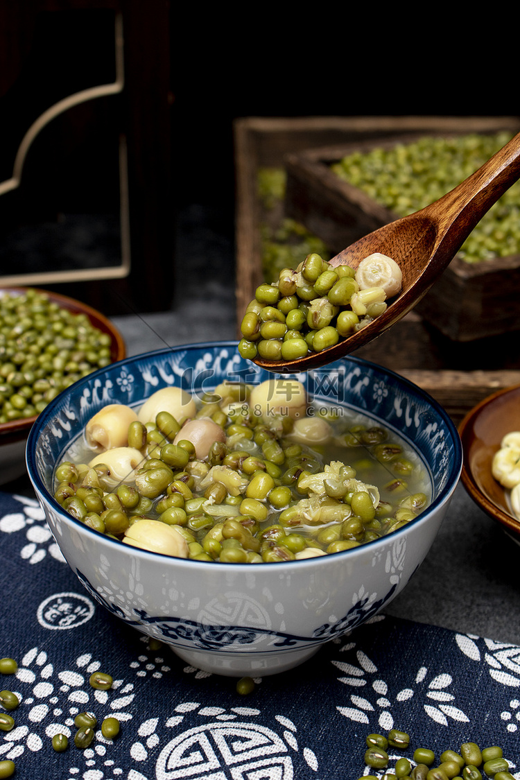 美食绿豆白天绿豆汤室内美食摆拍