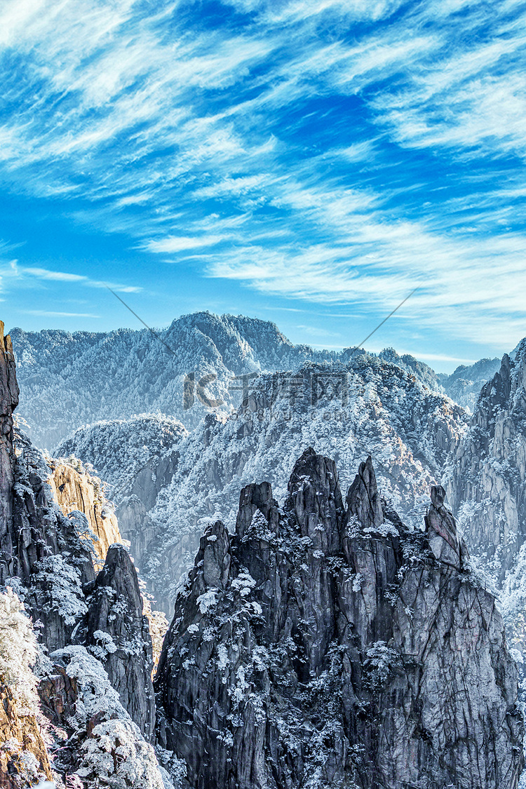 冬季出游早晨山峰山区摇动摄影图