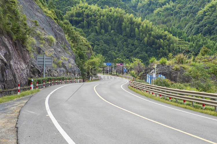 山里公路下午公路山里无摄影图配