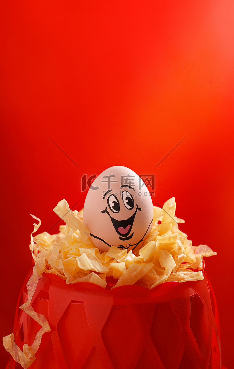 立蛋春分土鸡蛋红色背景创意摄影