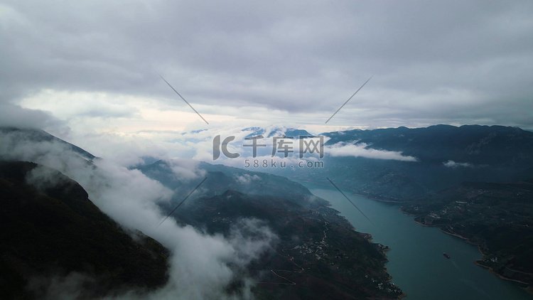 重庆瞿塘峡山间清晨云雾河流山川