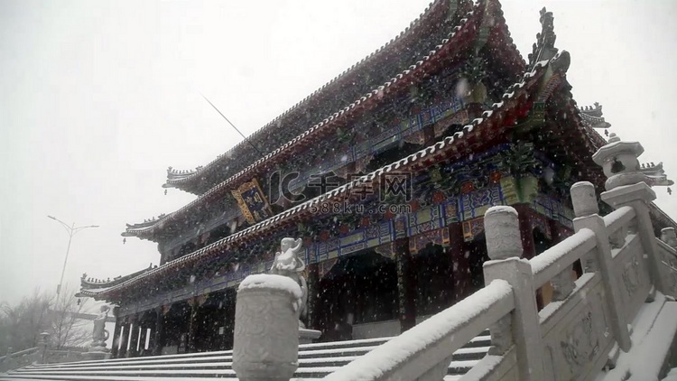 广角大雪中的寺庙大雄宝殿