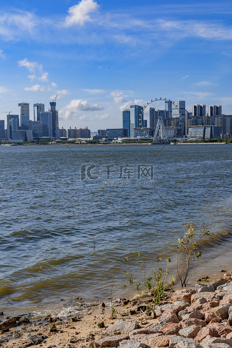 蓝天海景风光建筑海岸摄影图配图