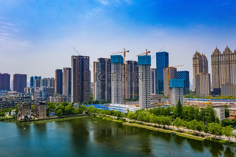 武汉城市建筑群晴天蓝天建筑群居