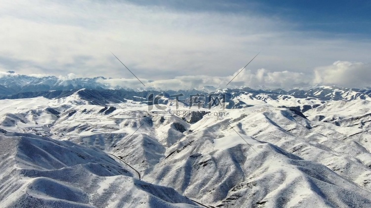 新疆雪山风景