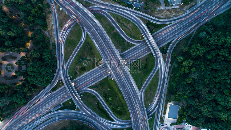 乌克兰基辅市高速公路交通的顶视