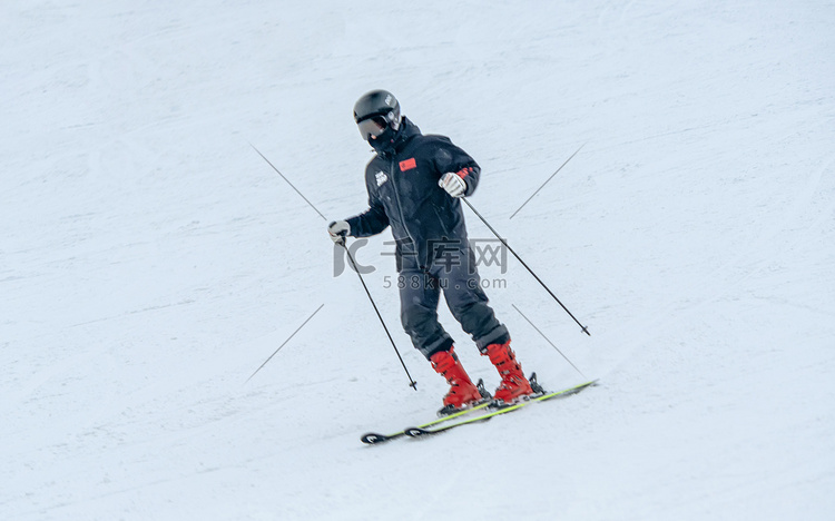 双板滑雪上午人物冬季素材摄影图
