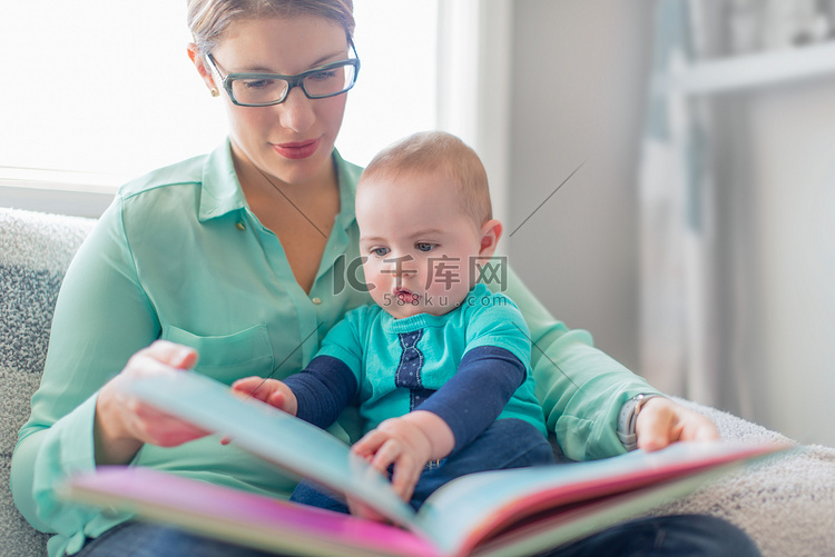 和小宝贝一起亲子阅读