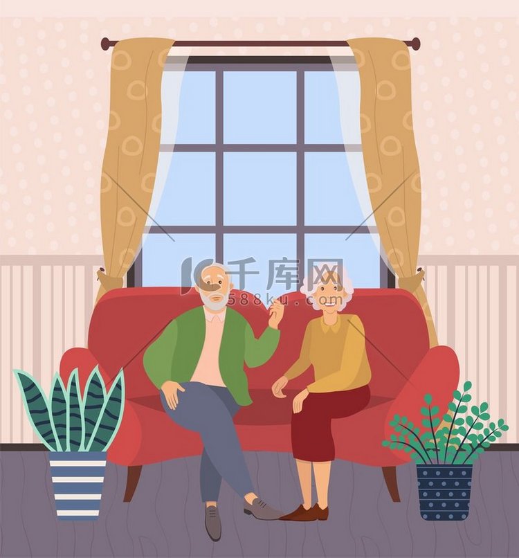 老人和女人坐在红色的大沙发上。