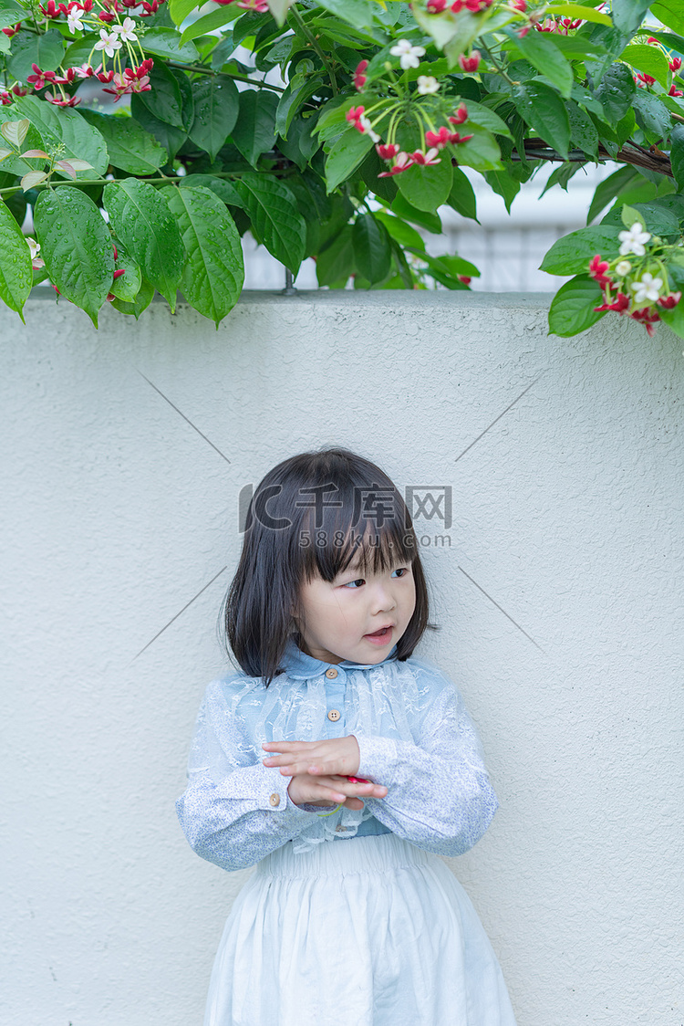 花儿女孩下午女娃户外花园小清新