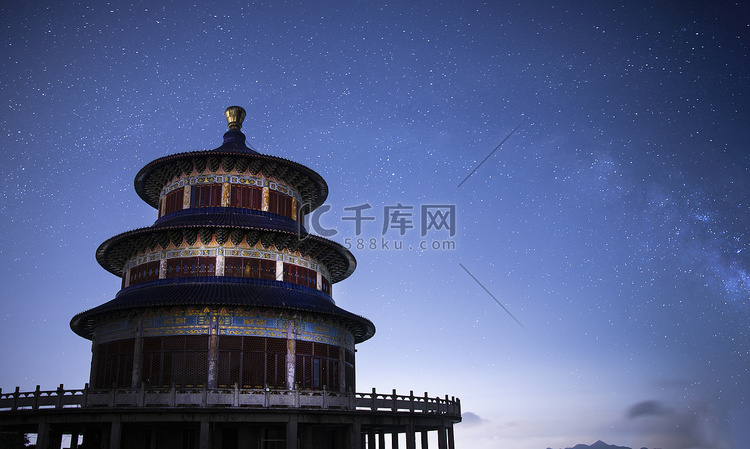 夜晚星空夜晚建筑山上无摄影图配