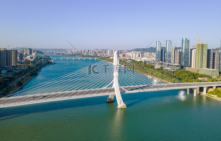 城市中午桥梁柳江白沙大桥摄影图