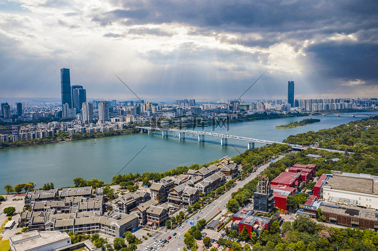 城市建筑中午广西柳州城市天际线