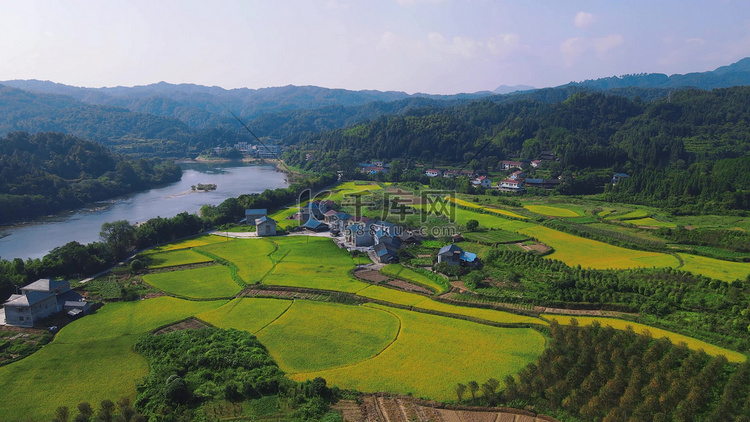 航拍湖南依山傍水美丽乡村乡村振