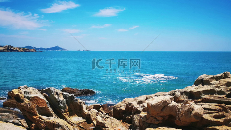 实拍夏天唯美蔚蓝蓝色大海自然风