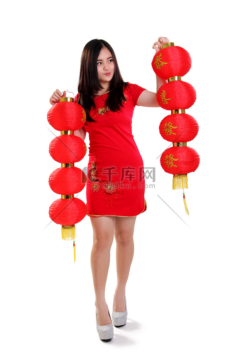 两个红灯笼全长孤立的中国小姑娘