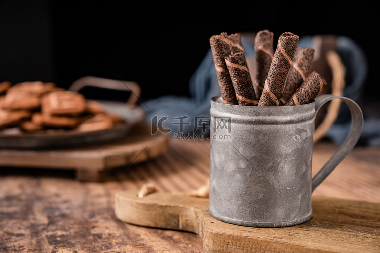 零食烘培巧克力蛋卷饼干摄影图配