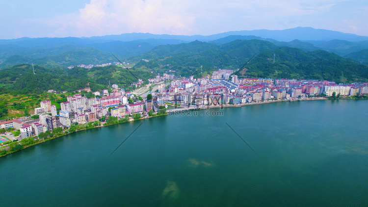 航拍乡镇房屋乡村风景沿江住宅区