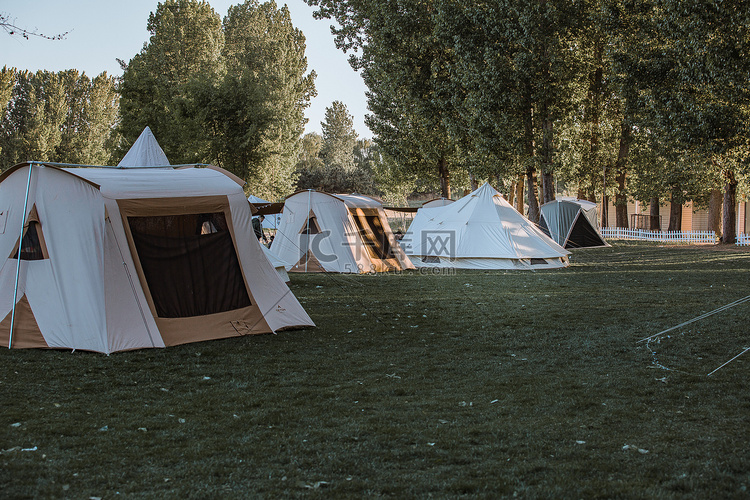 野营白天帐篷户外空镜摄影图配图