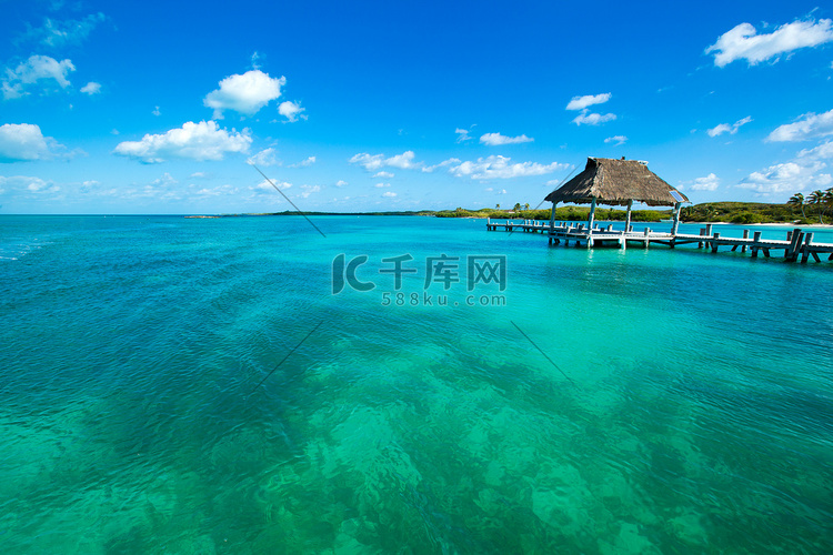 夏天美丽的海滩和热带海域风景